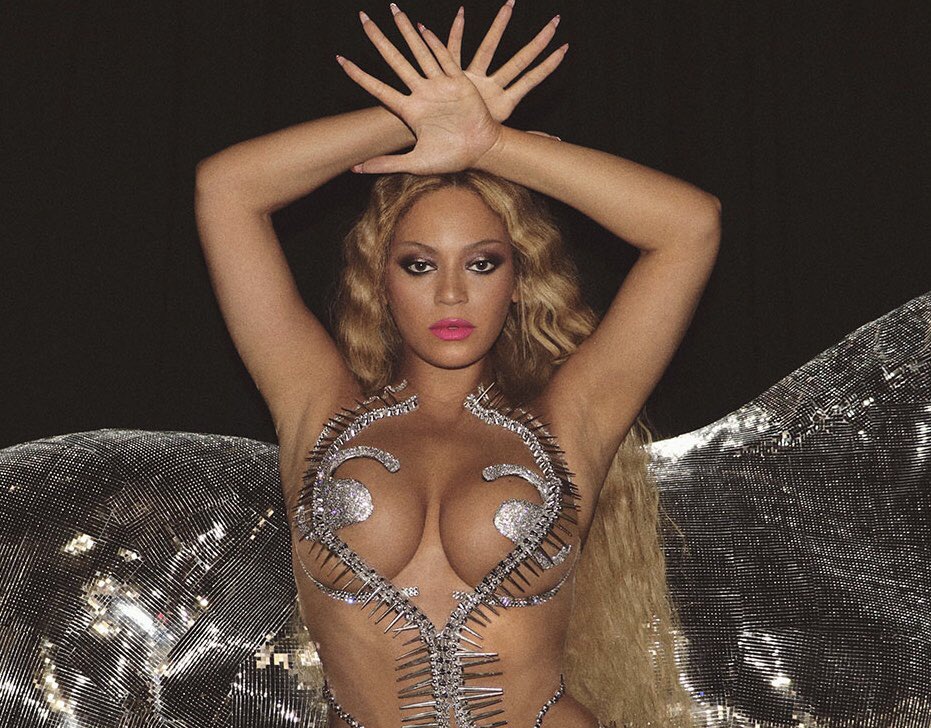 deanlabastera's tweet photo. Almost 2 months in the making 🔥✨🐝
One of my biggest doll projects + I had to give my all, cause it's Beyoncé bitch!! 
see more doll contents on my IG: @jovindean 
#RENAISSANCE #dollrepaint https://t.co/eqYevTnYJe