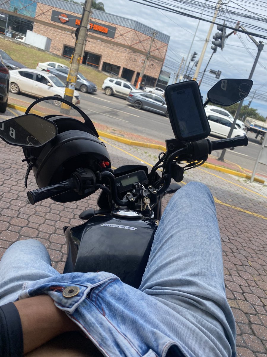 littlebum_'s tweet photo. Uber moto, eu deixo pegar e sarrar! https://t.co/vlHYmWu2gV