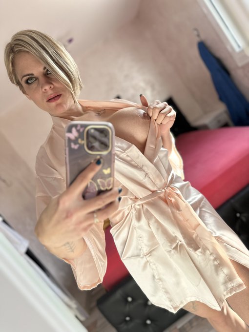 Viens me rejoindre pour encore plus de b&ecirc;tises.  https://t.co/l5U0ULdohd   Je propose aussi des cam si<a href="/tag/chat"class="tags"><span>#chat</span></a>