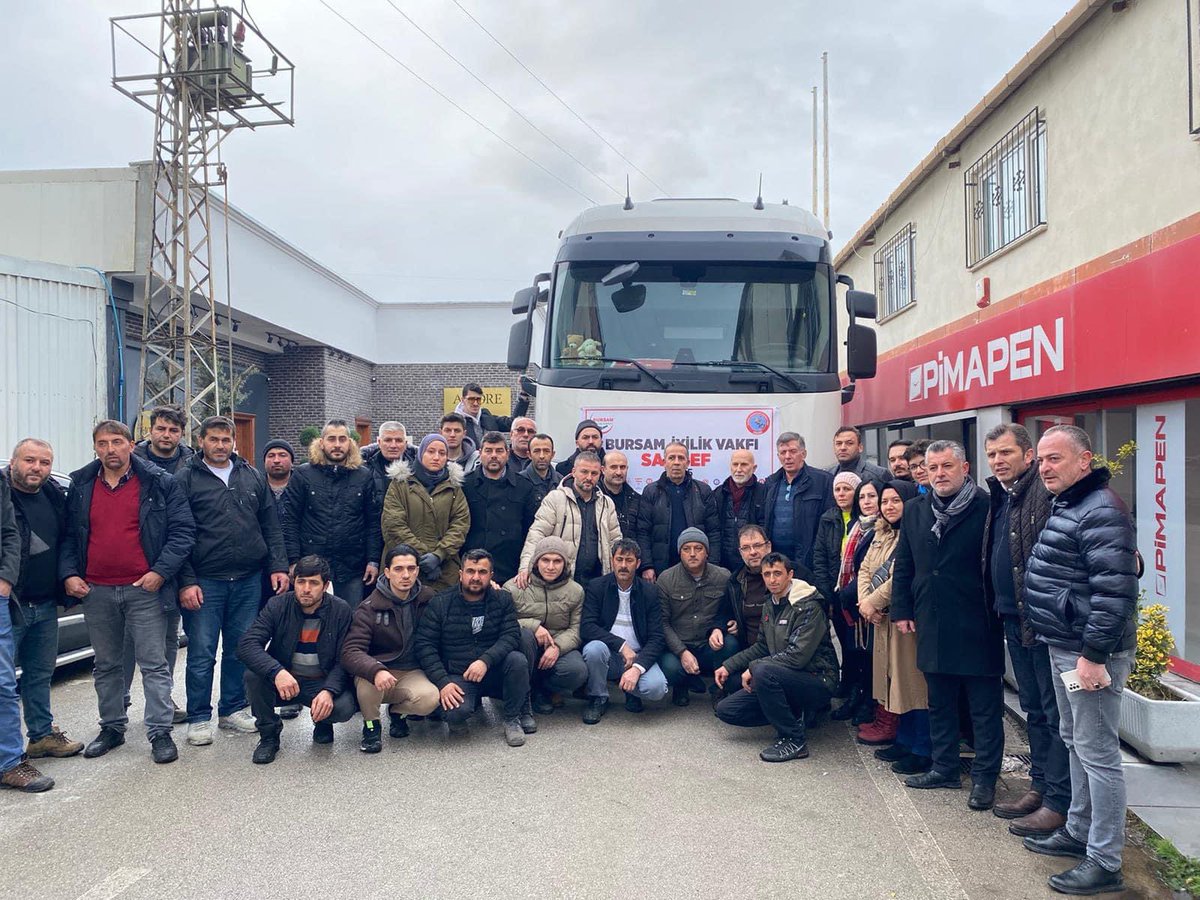 akkayairfan16's tweet photo. Adıyaman ilimize gitmek üzere #Samdef tırımızı #Kızılay’a teslim ettik.
Emeği geçen tüm hemşerilerimize teşekkürler. https://t.co/6zxRGdV9UA