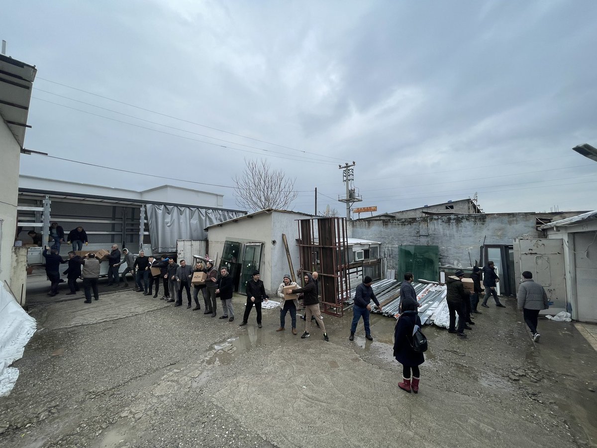 akkayairfan16's tweet photo. Adıyaman ilimize gitmek üzere #Samdef tırımızı #Kızılay’a teslim ettik.
Emeği geçen tüm hemşerilerimize teşekkürler. https://t.co/6zxRGdV9UA