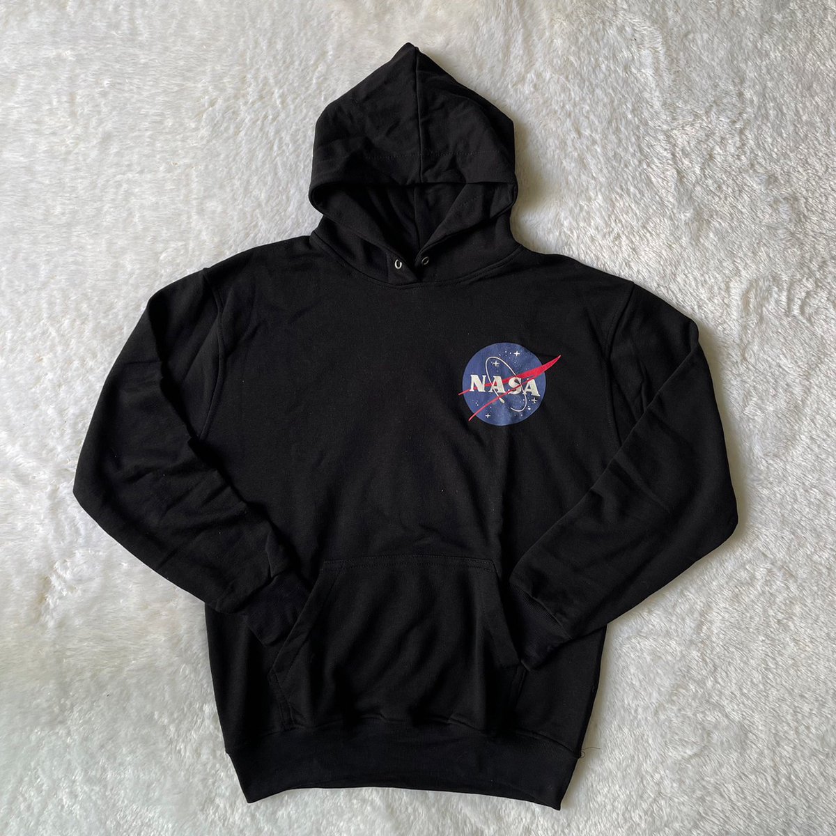 deefgoods's tweet photo. Hoodie H&amp;M Nasa World nya ready ya size L only 150k!😍

Bahannya fleece, nyaman banget dipake aktifitas mau hujan ataupun panas. Bisa checkout via Shopee ya, kita kirim dari Tangerang 👍
Katalog lengkap on https://t.co/bk7a9Ze40b
#hoodiemurah #zonauang https://t.co/2tb3rQV89s