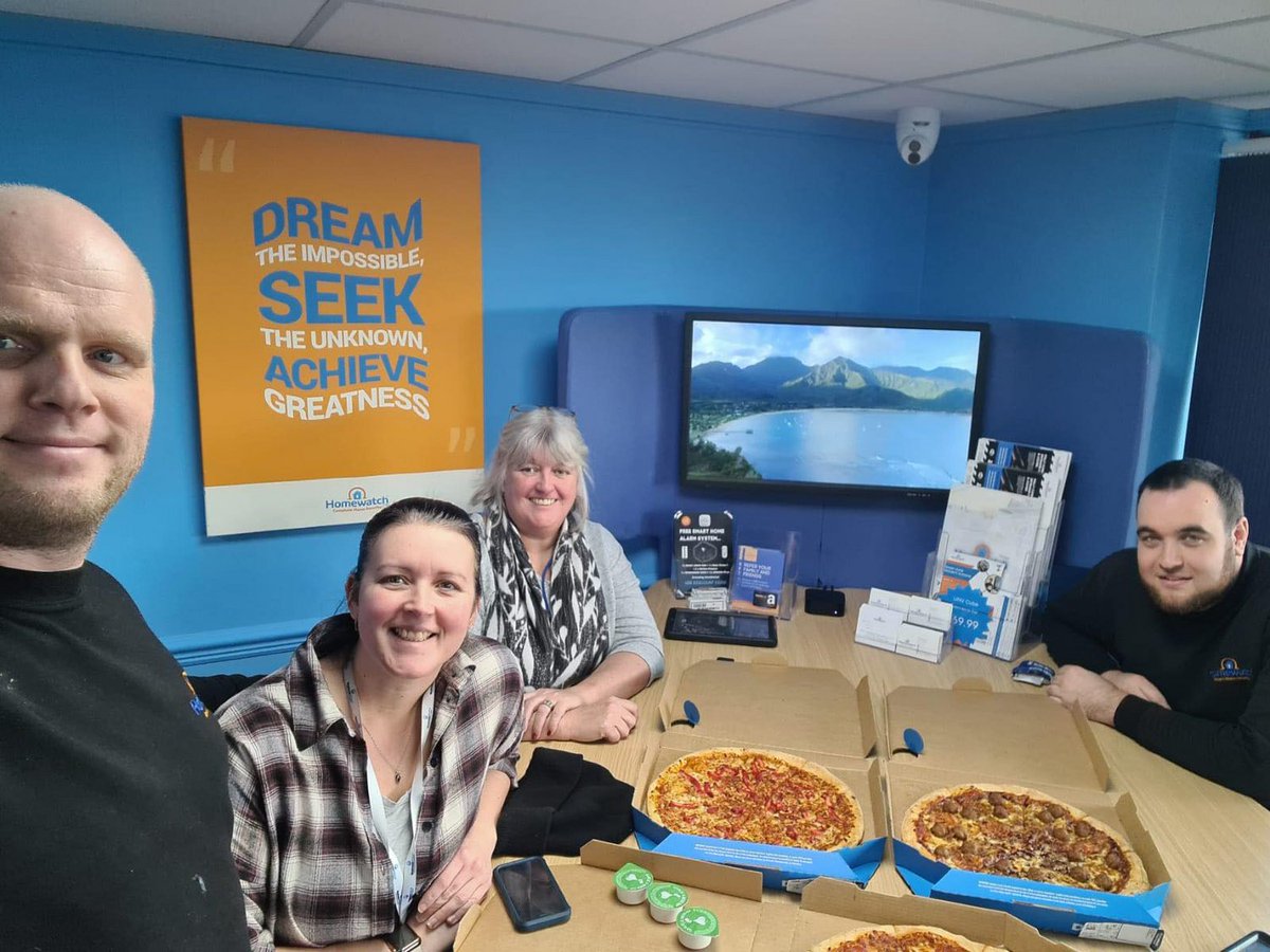 Today is the day for #PizzaLovers its #NationalPizzaDay!! 🍕🍕🍕🍕

What better way to celebrate this that with a cheeky little Pizza lunch break, no one in the office seems to be objecting 😁😁