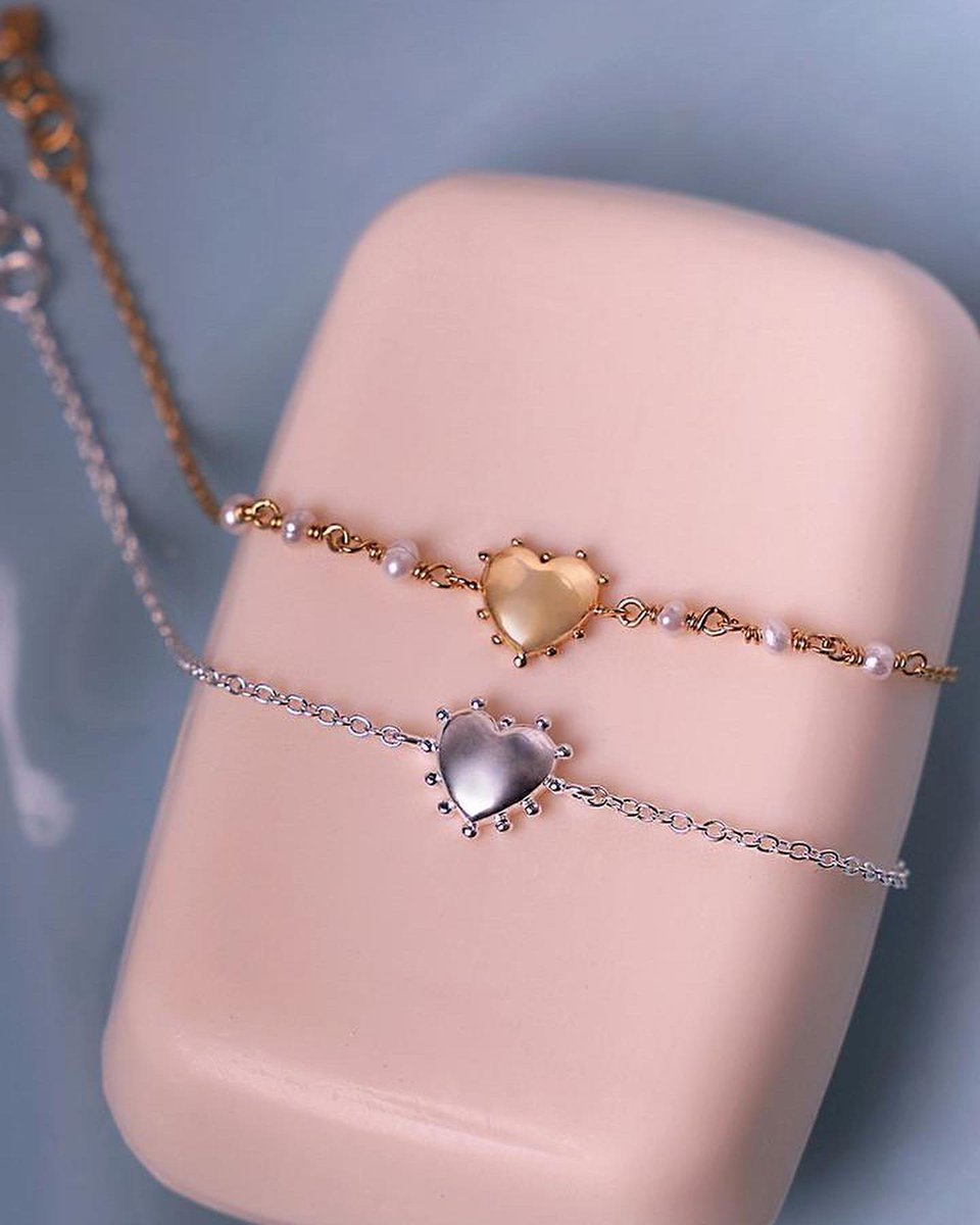 Destination_KSA's tweet photo. If youโre looking for an elegant and chic gift for your loved one this #ValentinesDay, @tousjewelry has got you covered, with their new Heart Collection, youโll find perfectly tailored jewelry that best represents this special day for you!
#saudi #DestinationKSA https://t.co/fn9htT4YzE