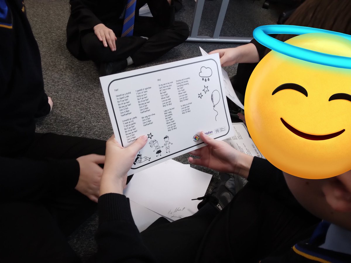 spectrumcymru's tweet photo. @Pentrehafod
Well done to the #Year7class today for your excellent engagement and group work during the session on 'Belonging.' You showed maturity when discussing David's situation. You identified important sources of support whenever you are worried, upset etc. Da iawn!💫🙋TA. https://t.co/2xZf2S5AOj