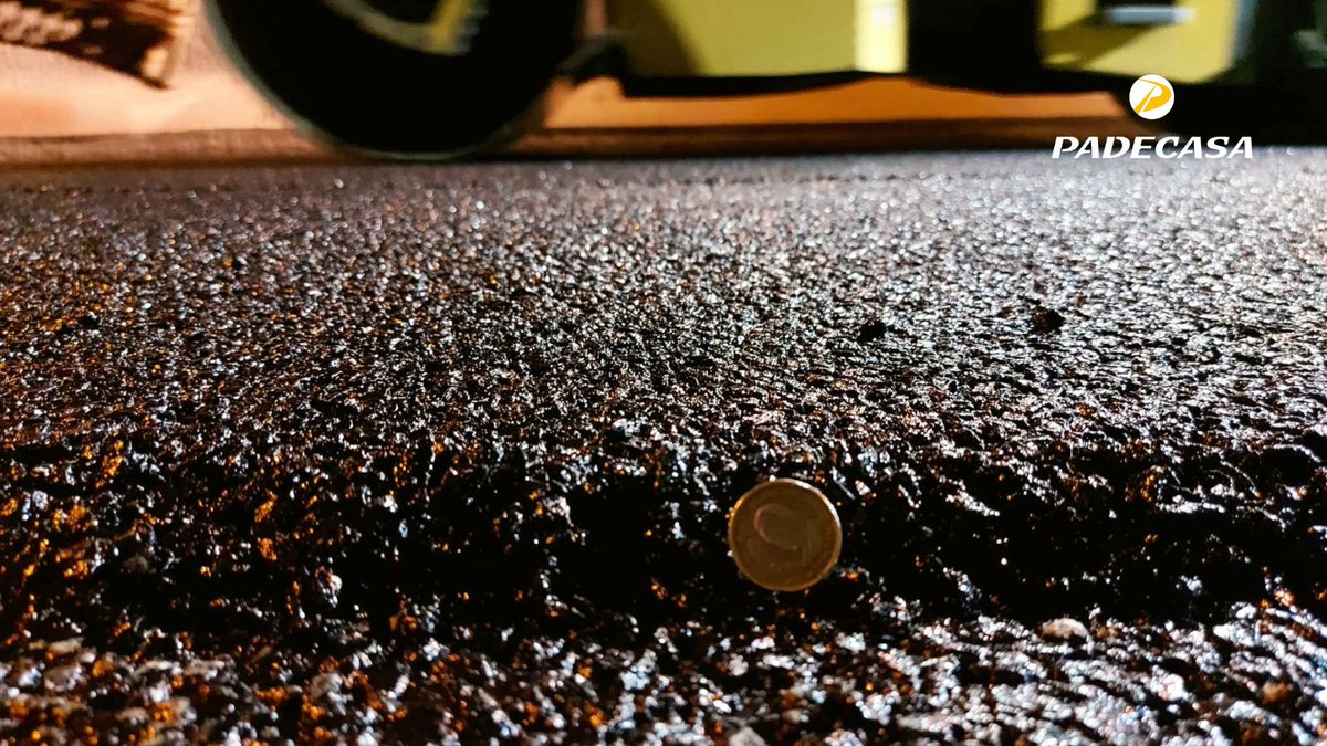 PADECASA's tweet photo. La mezcla de las imágenes es AUTL8 con betún 50/70, árido corneana de #Cycasa y 3 tipos de aditivos #KaoChemicals.
¿El resultado? Una mezcla de granulometría discontinua y elevada macrotextura con el que logramos una excelente adherencia rueda-pavimento y regularidad superficial https://t.co/elsoyMVX2g