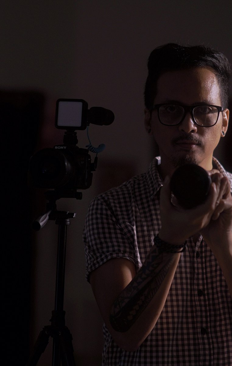 Resty_PH's tweet image. Lens for your vlogging setup on a budget? I got you!

First up, we've got the 50mm lens.  BOKEH
Next, there's a 17-70mm lens. This one's a bit pricier than the 50mm, but it's still within budget and it's a great all-in-one lens. 
#vloggerlife
#vloggingtips
#budgetvlogging