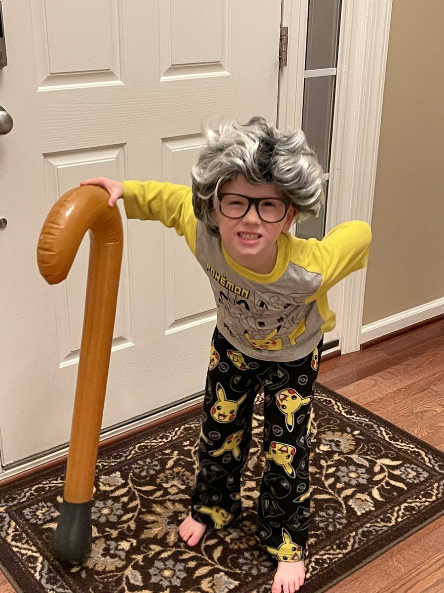 SlpThoman's tweet photo. Happy 100th day, @MCPS!  Our grumpy old man is ready to celebrate being 100 days smarter! ✏️💯📚🎉 https://t.co/iciVBTXKNP