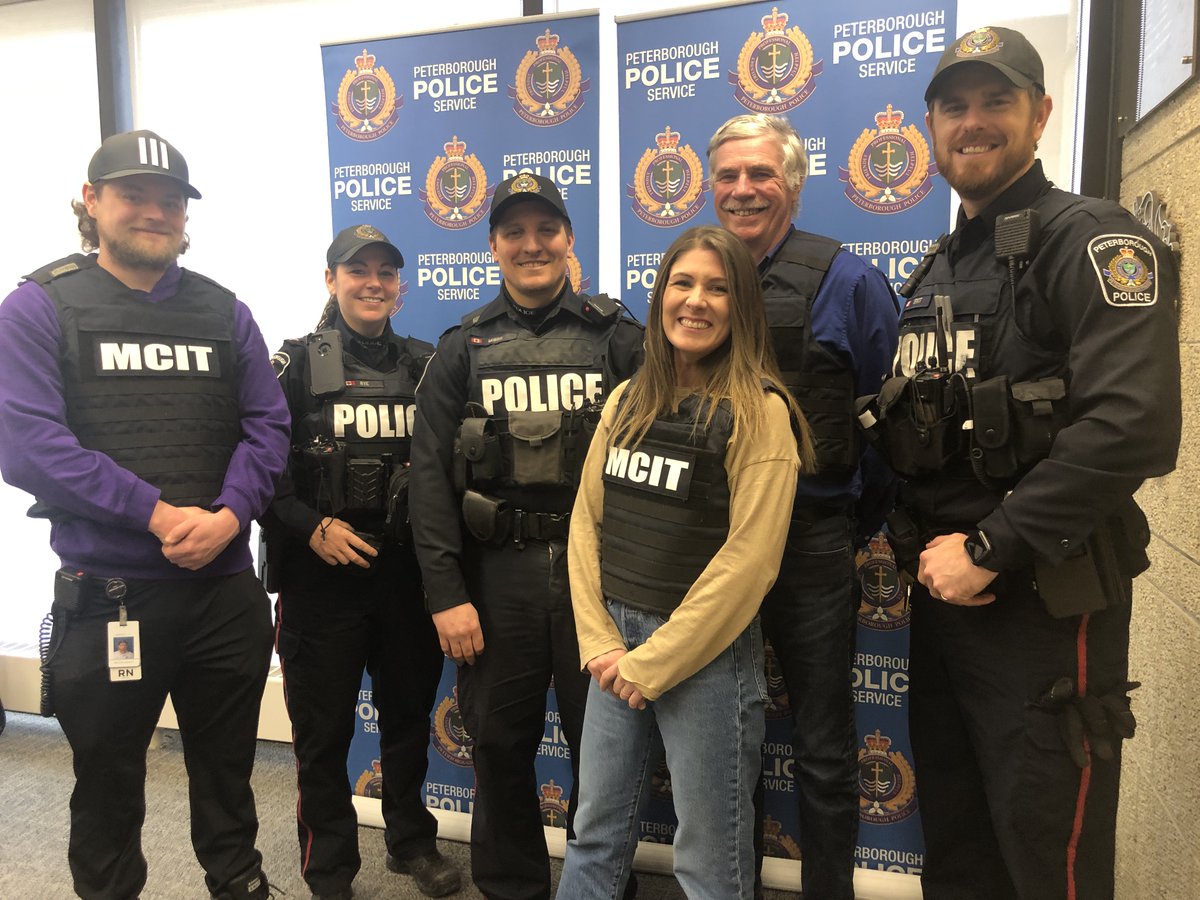 PtboPolice's tweet photo. Meet our 3 Mobile Crisis Interventions Teams. 

Thanks to community partnerships with @cmhahkpr &amp; @PRHC1 

A mental health worker is partnered with an officer to respond to crisis incidents and to follow up on cases where their services may help.  

https://t.co/vZTs8Q1HGK https://t.co/VssLTPFFd3