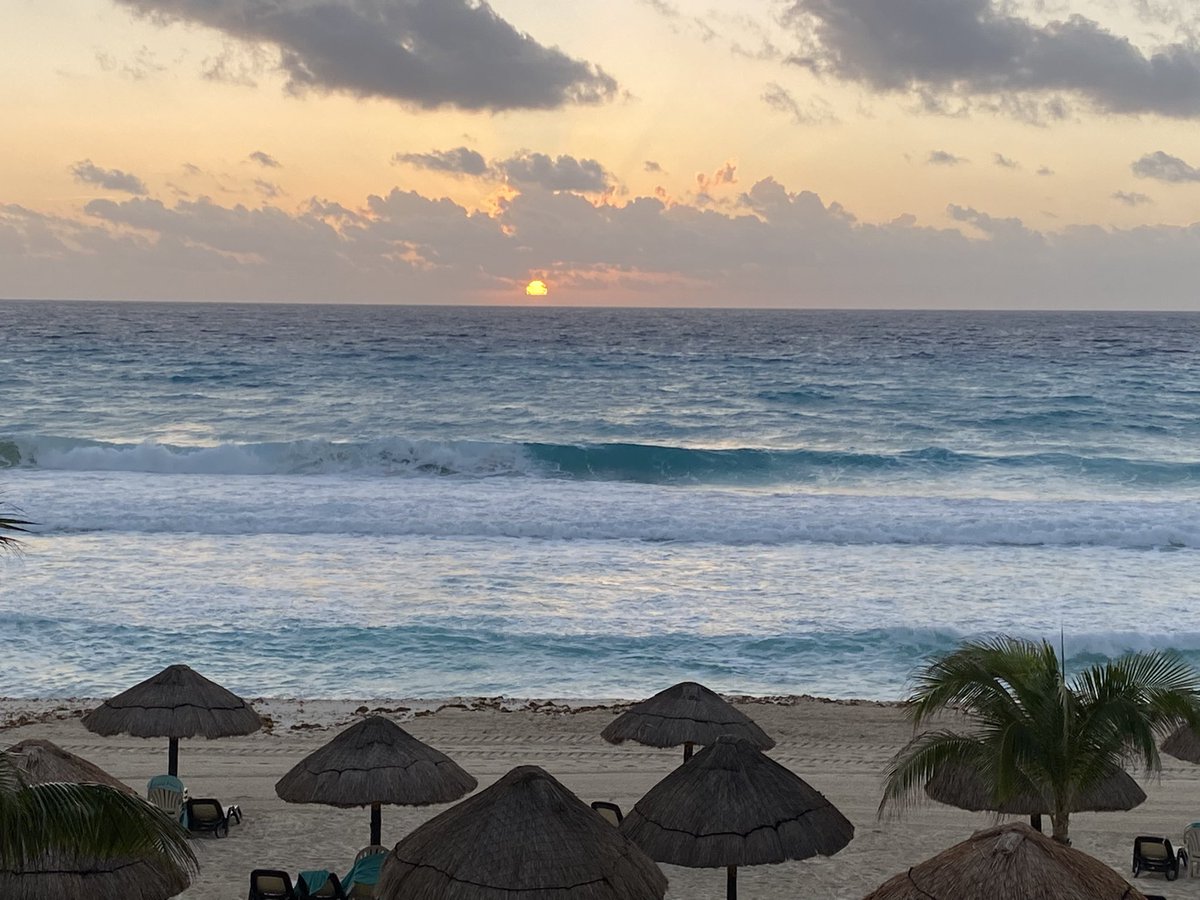 EGRAD5's tweet photo. Sunrise #39 - every morning is different and beautiful. #retirementisgood https://t.co/7rnvX0HOy2