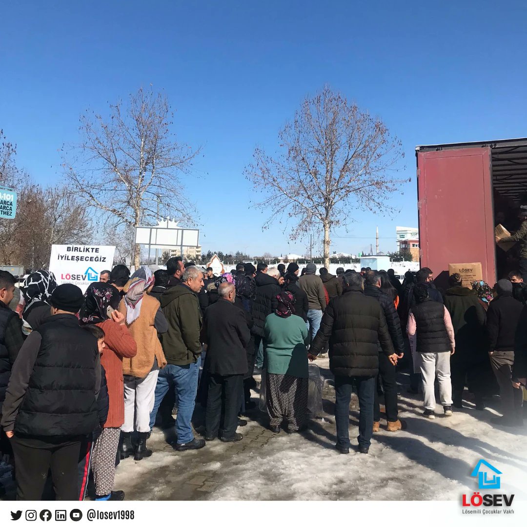 İyilikler Tırımız #Malatya ilimizde de önce ailelerimizle kucaklaştı sonra; depremzede hastalarımızı, acil ihtiyaç kolilerimizle buluşturdu📦
Birlikte İyileşeceğiz...