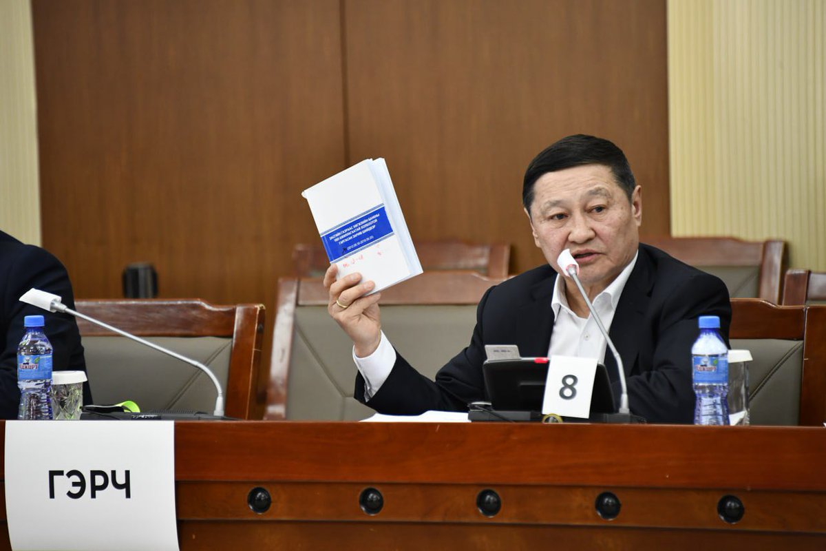 Хөгжлийн банкны сонсголд 3 дахь удаагаа гэрчээр оролцлоо. Чингис бондоос өмнө Батболдын засгийн газар 600 сая ам. долларын Евробонд босгосон түүхтэй. Энэ тухай хэн ч ярьдаггүй, юу хийсийм Евробондоор?! Солонгос удирдлага юу хийсийм?!  Маргааш хэлж өгье.