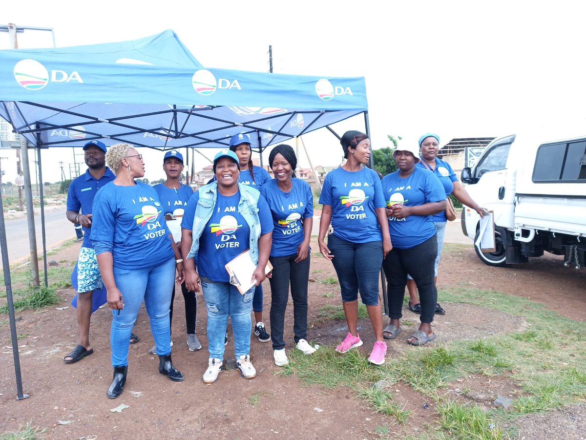 ShabalalaShabs's tweet photo. Ward 24 Emfuleni North constituency membership drive and canvassing.
#Siyaqhuba #growingtheparty
#RoadTo2024NPE https://t.co/vLj1yszVvp