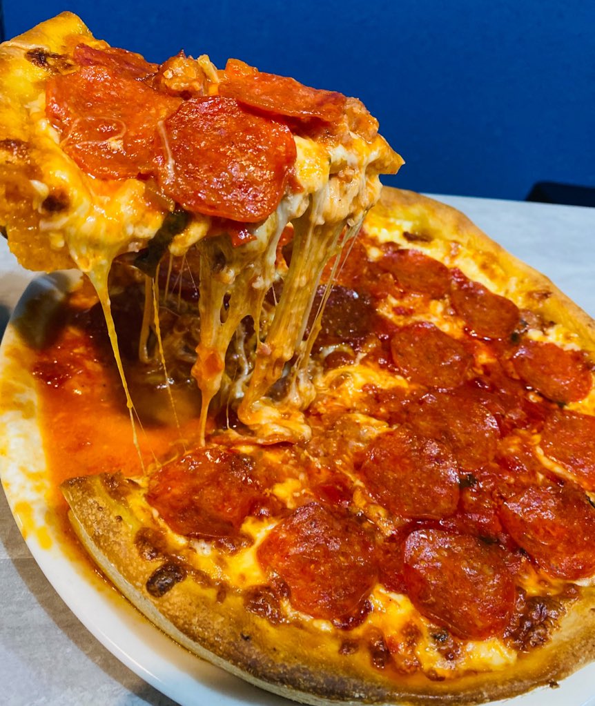 hernanvam's tweet photo. HOY: DÍA INTERNACIONAL DE LA PIZZA 📝

Dato para fans de la 🍕 

Comparto esta joya oculta en Asunción: pizzas artesanales al estilo Chicago. BOMBAS DE DELICIA, nada más que decir. 

📍Colossa Deep Dish 

El primero de este tipo en el país. 

🔽 Detalles abajo. https://t.co/JNZrCcZVic