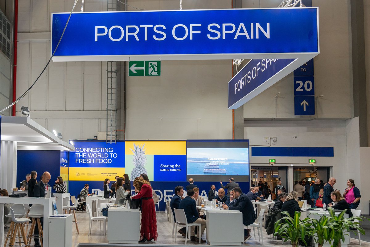 🚢🍒 Continuamos en #FruitLogistica2023 
Vísitanos y descubre las ventajas competitivas y la gran variedad de servicios logísticos e intermodales de los #puertos españoles para el impor/expor de frutas, verduras y hortalizas. #PortsofSpain #ConnectingTheWorldToFreshFood