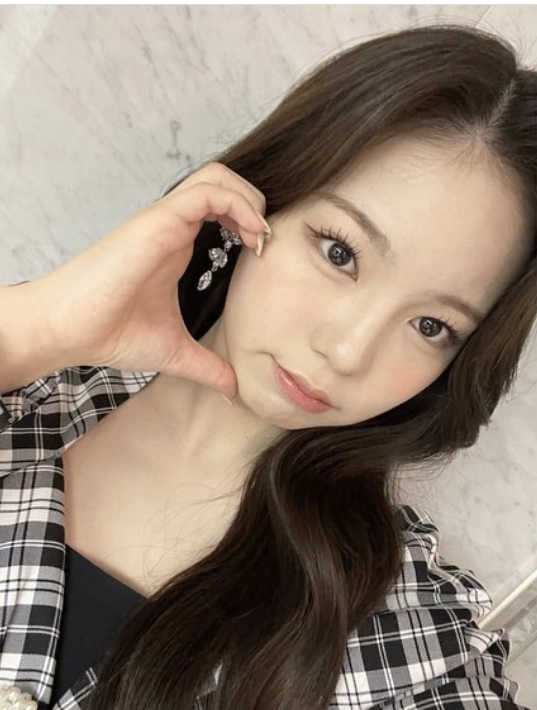 yushtm's tweet photo. #NiziU #Pradise #Blue_Moom
#Already_Special #CLAP_CLAP
姫インスタ来た~!
しかも結構ヤバ目に可愛い!
も〜!姫〜!
好き〜!好き〜!🤩🦥🌷💗 https://t.co/u8XtJcoByy