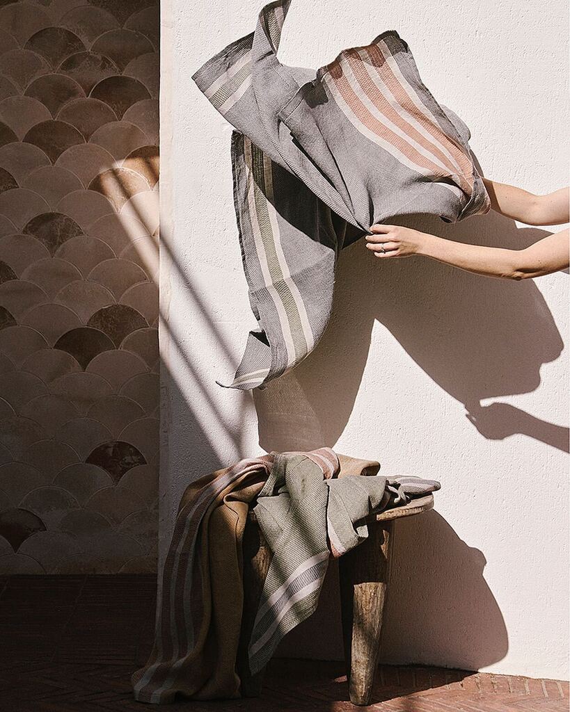 MungoDesign's tweet photo. Linen textiles are known to be some of the oldest in the world.
The spinning and weaving of flax has been illustrated on early wall paintings, and its fibres have been found in historic caves, in the ruins of bygone kingdoms, and in the oldest garment kn… https://t.co/0K9qmbiw4o https://t.co/Hx3jEMjqew