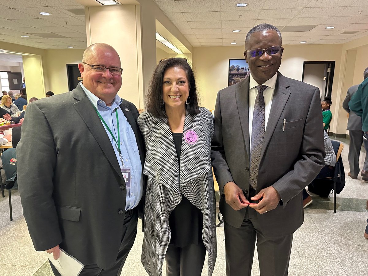 KCTCS's tweet photo. We had a great day yesterday sharing lunch with legislators and discussing our colleges! @BCTCPrez @PrezScc @PresidentMCC @CherlynnForKY @WalkerThomas_KY @aneigh @KenUpchurch Rep. Jim Gooch https://t.co/meqHzpddN1