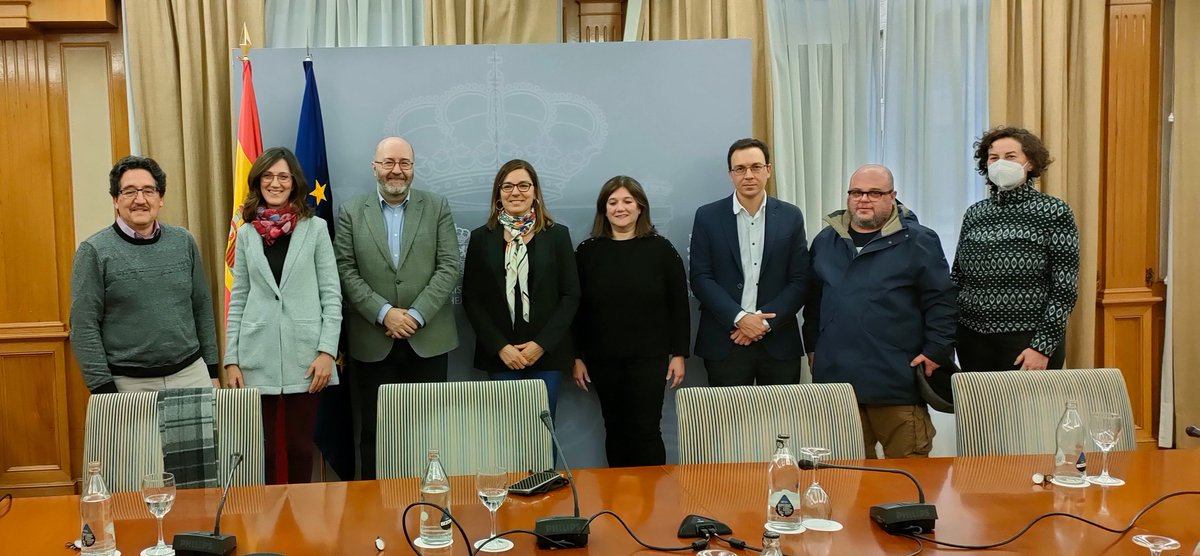 Hoy hemos mantenido reunión con entidades sociales para discutir el contenido de la Ley de Familias. Gracias por vuestras aportaciones y  vuestro trabajo para avanzar en la protección de todas las familias <a href="/fams_familias/">FAMS</a> <a href="/FamNumerosas/">Federación Española de Familias Numerosas (FEFN)</a> <a href="/AsociacionMSPE/">Asociación Madres Solteras por Elección</a> <a href="/FederacionLGBT/">Federación Nacional LGBT+</a> <a href="/CORAenlaRed/">CORA-Coordinadora Asoc. de Adopción y Acogimiento</a>