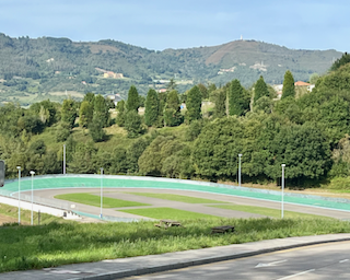 TwittAstur's tweet photo. Bonito día para patinar, línea/roller u otros? https://t.co/hFoydSWKqp