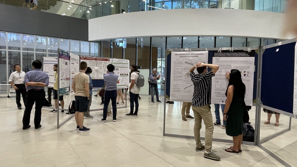 The first poster session is ongoing!! #NetSciX2023