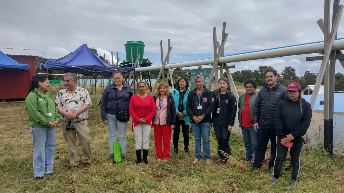 seremisalud10's tweet photo. 🚰🌧 En la isla #Quehui de la comuna de #Castro, Seremi Salud @karin_solish junto a diversas instituciones visitaron la experiencia piloto de recolección y potabilización de agua lluvia, iniciativa innovadora y sustentable para los territorios. https://t.co/HXyqkNOUtX