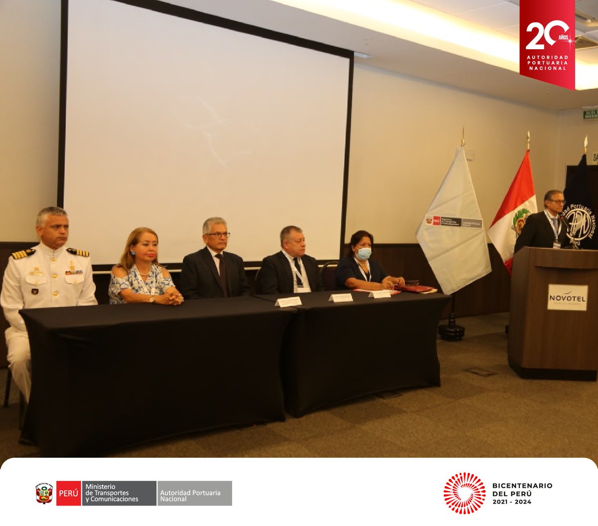 APN_PuertosPeru's tweet image. ✔ Esta actividad, inaugurada por el presidente del Directorio de la #APN, Manuel Hinojosa, busca probar las capacidades y procedimientos con los que cuentan las autoridades del puerto, frente a una crisis que ponga en riesgo su continuidad.

#ProtecciónPortuaria
#CódigoPBIP
#APN