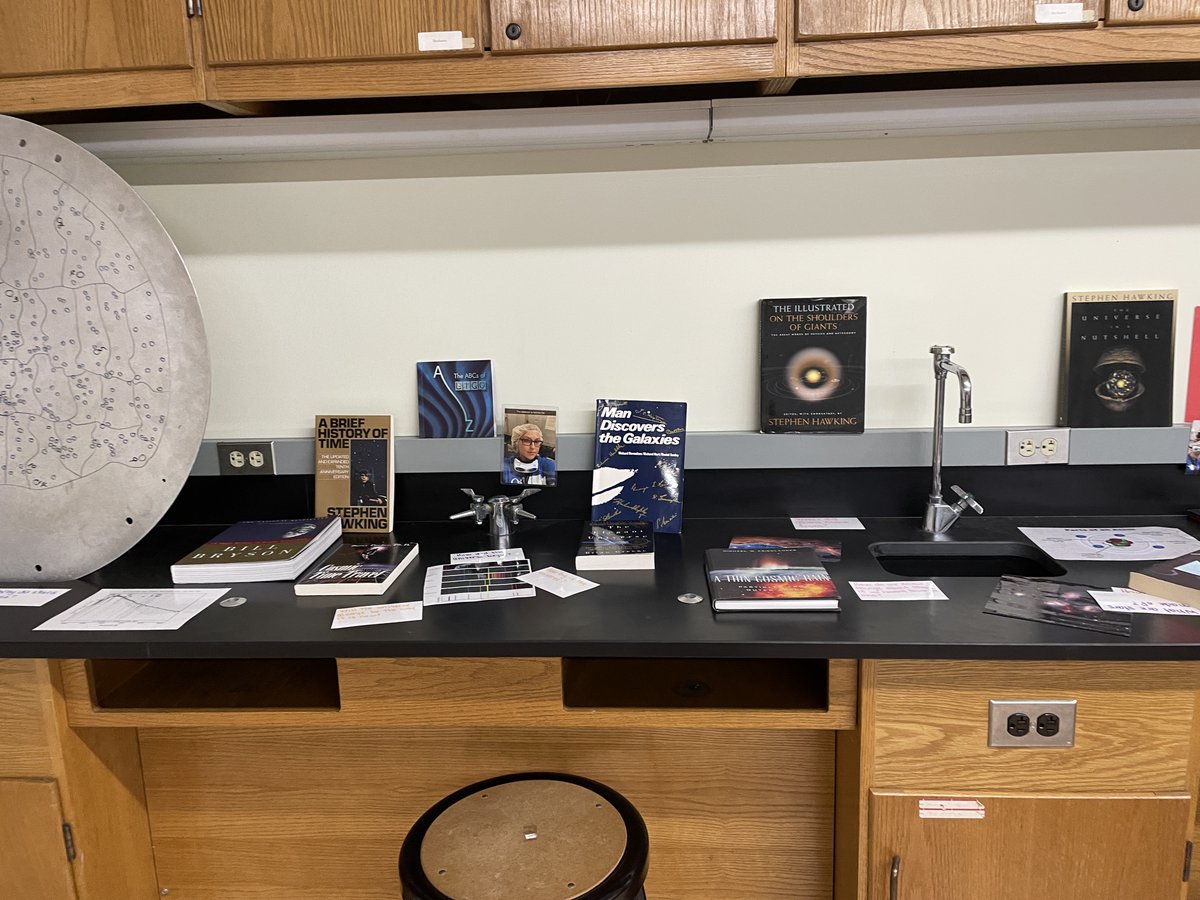 MsVKnauer's tweet image. Recent discovery table used in my Physics of Space class.  The conversations it generated on the first day of a semester long class were incredible.  #TExpL