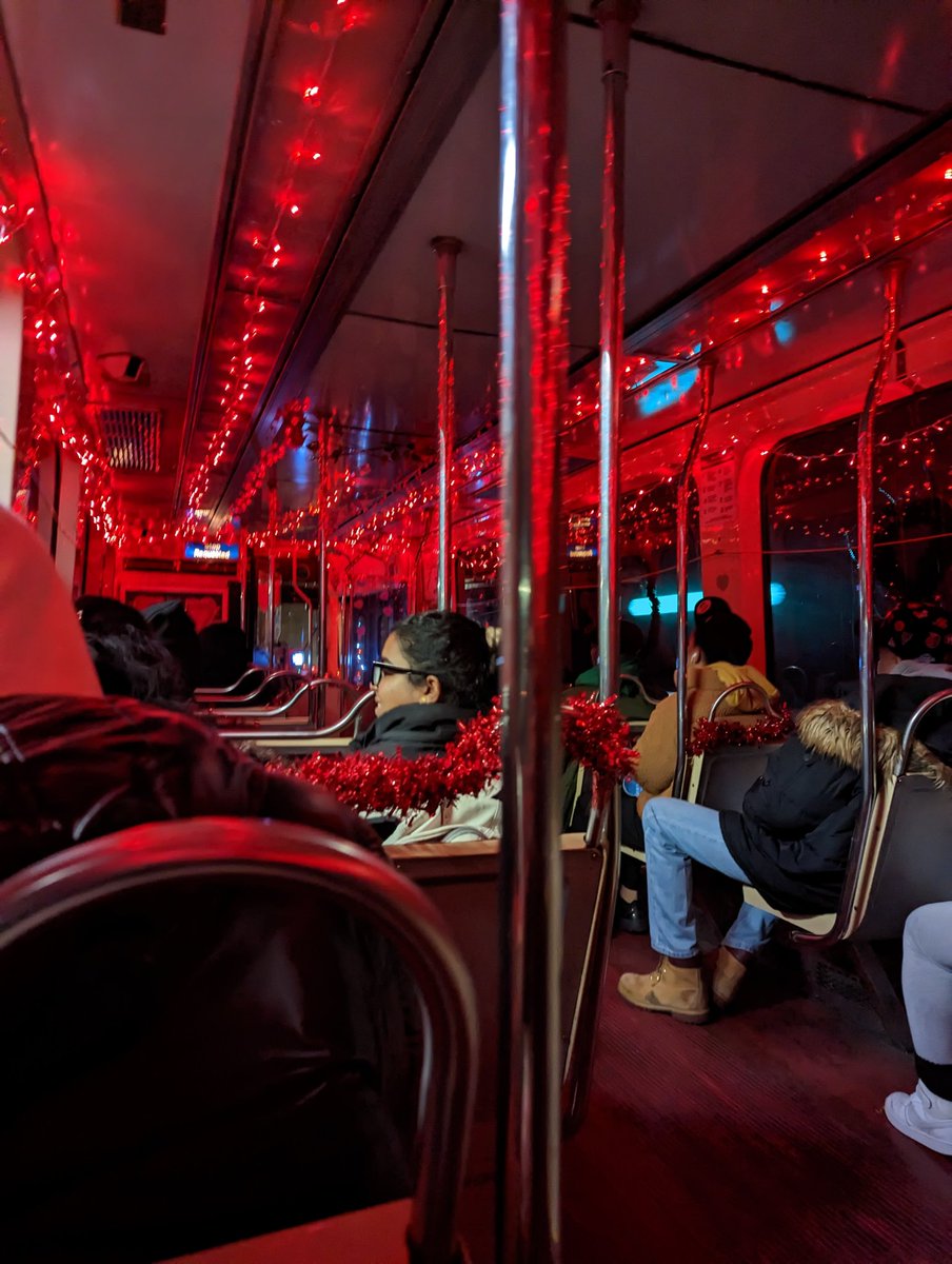 I just discovered that there's Valentine's Day jolly trolleys running now! ❤️🚎