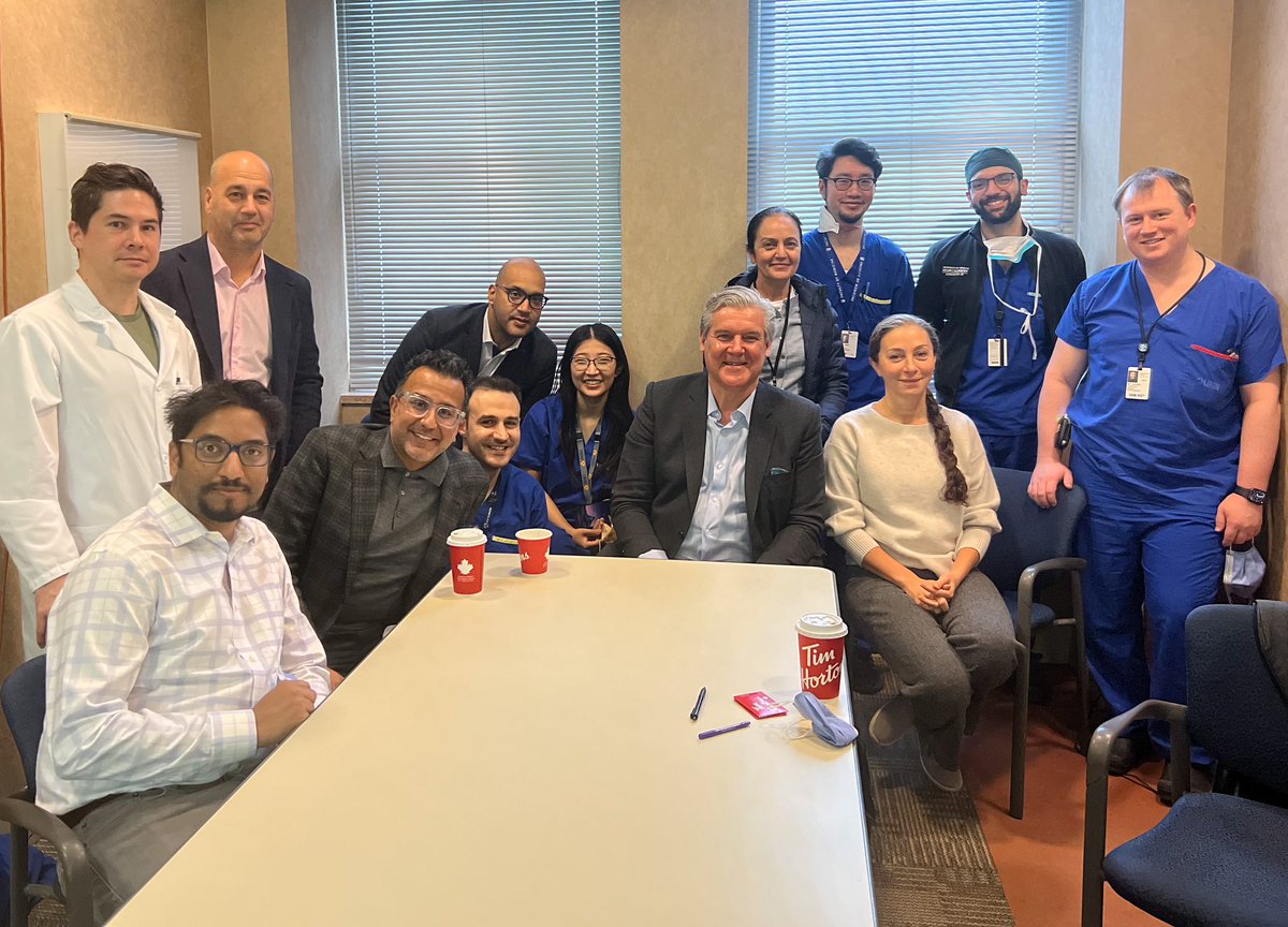 UofTNeuroSurge's tweet photo. Yesterday the Toronto Western Hospital #neurosurgeons celebrated some of our outstanding residents:
⭐️ @JeffreyZuccato 
⭐️ @Jerry_Ku 
⭐️ @maryzhu13 
⭐️ Aaron Loh
⭐️@KarimMithaniMD 

Join us in applauding their achievements, dedication, and hard work for #ResidentAppreciationWeek! https://t.co/j1XFnS8jcJ