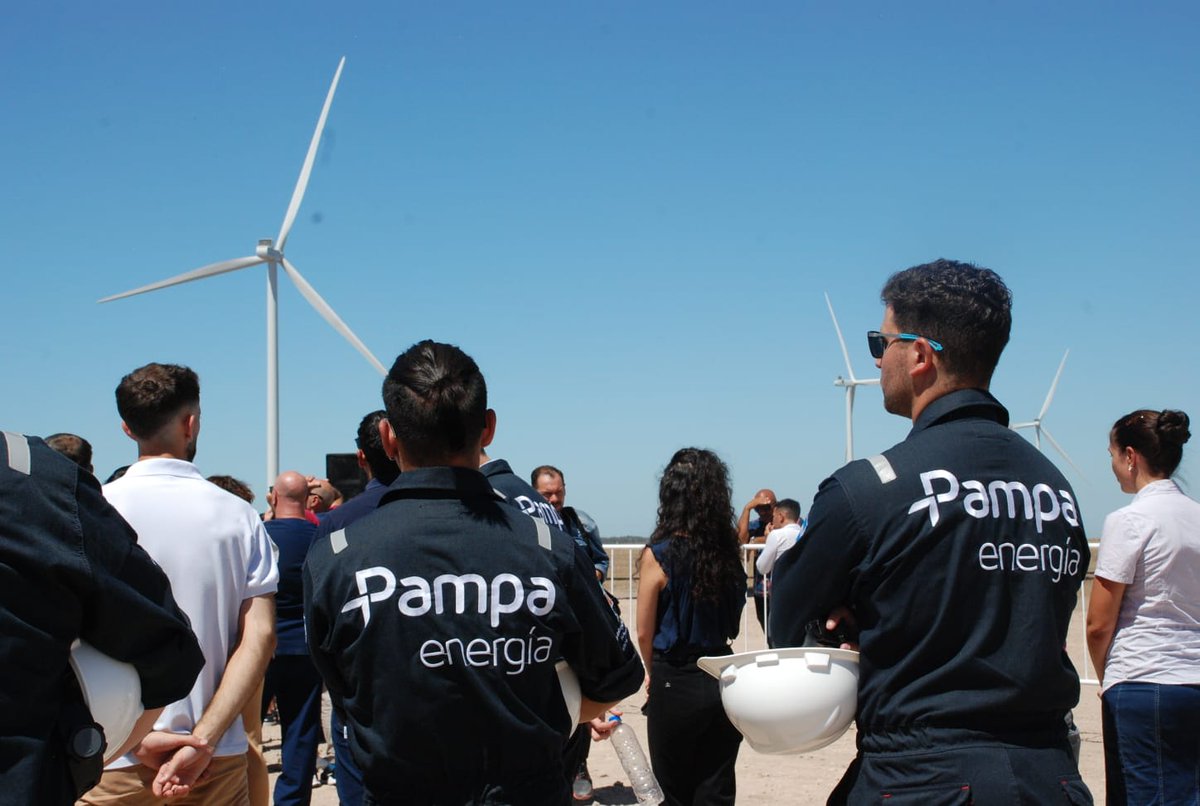 rodrisartori's tweet photo. 📍Acompañamos en la Inauguración del Parque Eólico @PampaEnergia lV al Gobernador de la Prov. de Buenos Aires @Kicillofok 

Esta construcción de 18 aerogeneradores en #CoronelRosales le aportarán al sistema energético una potencia equivalente al consumo de 100 mil hogares.

🧵👇 https://t.co/MWGZ5GOvw9