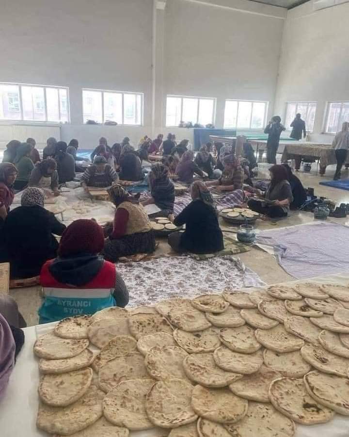 bennu0634's tweet photo. Başka ülkelerin derin devletleri vardır.
Bizim ise her felakette ortaya çıkıp Ülkeyi omuzlayan DERİN BİR MİLLETİMİZ vardır...

#depremsondakika / Ayşegül / Tapu Cumhurbaşkanı Erdoğan / TUSİAD 
Arap / Selçuk / OHAL / Prof https://t.co/ECr3ctiwpd