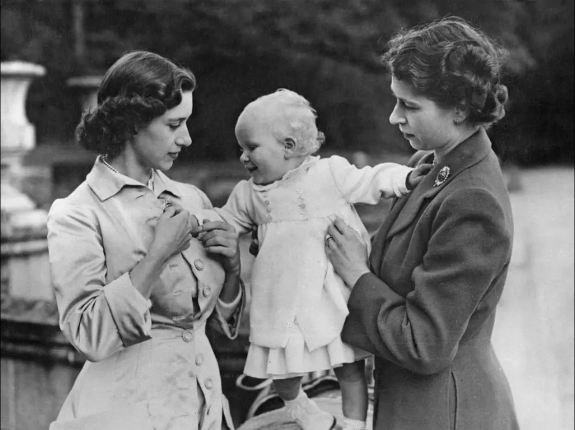 Queen Elizabeth and her sister Princess Margaret and baby daughter Princess Anne on the grounds of Balmoral Castle in Scotland, on August 21, 1951.

#QueenElizabethII #PrincessMargaret