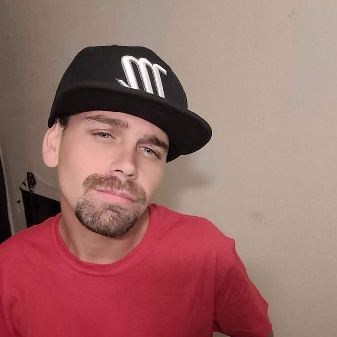 Feeling alittle photo geneic why add one of my goofy looking self https://t.co/HMIwia1JD2<a href="/tag/newprofilepic"class="tags"><span>#newprofilepic</span></a>