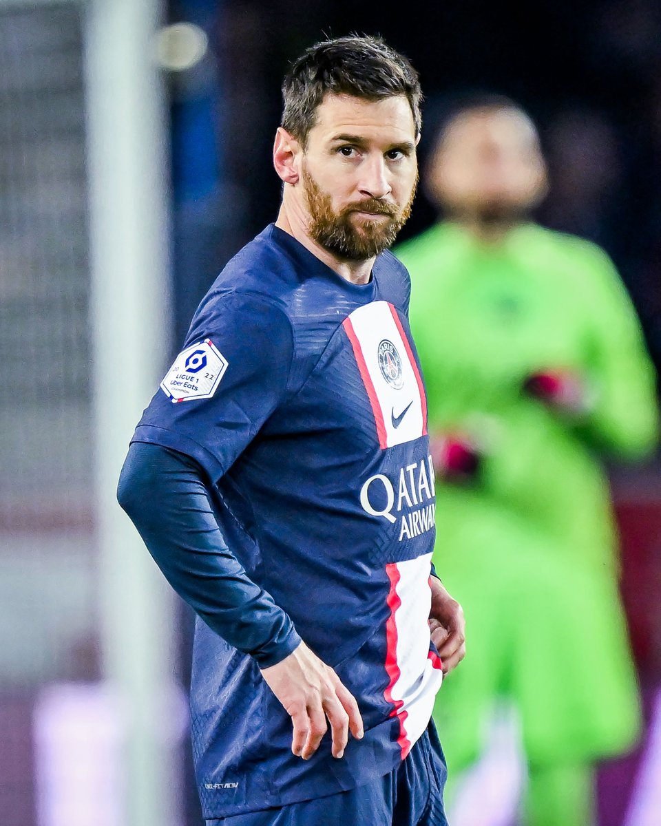 brfootball's tweet photo. Lionel Messi is doubtful for PSG vs. Bayern on Feb. 14 after injuring his hamstring vs. Marseille, reports @lequipe

They will already be missing Kylian Mbappé due to injury 🤕 https://t.co/XkMfrtaS2o