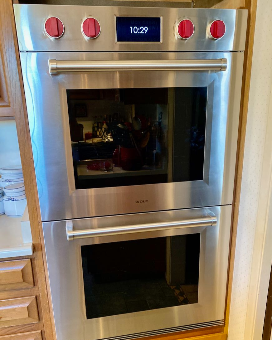 My new ovens are in! 
I cannot wait to start using it. 
What should I do first?
xoxo

.
.
.
.
#wolfoven #newovens #giangiskitchen #subzerowolf