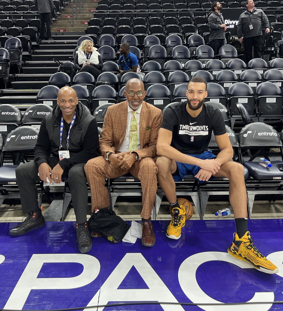bigTbailey's tweet photo. Good to have you both back in Salt Lake last night @rudygobert27 #delldemps https://t.co/q5cD0fjULa