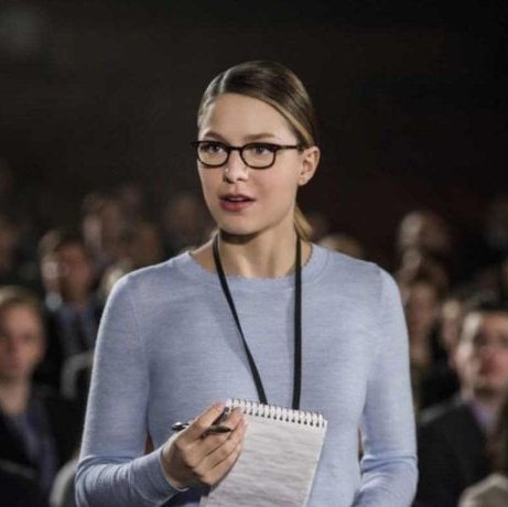 BRA_Supergirl's tweet photo. Você já conheceu a Supergirl que também é repórter mas você sabe o que mais Kara Zor-El faz quando não está vestindo o manto de Super? https://t.co/zResGBeRSr