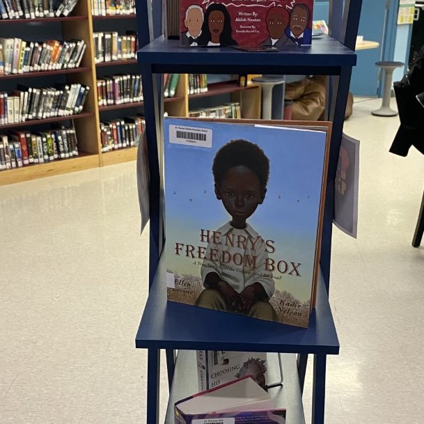 TheresaCommons's tweet photo. Celebrating #BlackHistoryMonth in your LC.  Read a picture book, watch a movie or do your research. #OnSchoolLibraries @oslacouncil @alcdsb @StTSecondary @stcssSC #alcdsbmysp https://t.co/XSCR8kxyI3