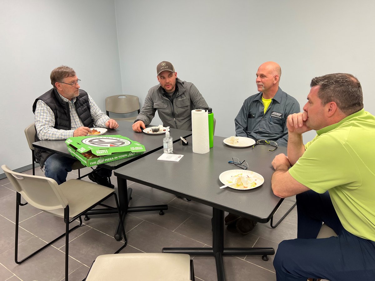CompressorMetro's tweet photo. Any excuse to eat pizza.... 😊
#metroair #greenlantern 

Who else celebrated #NationalPizzaDay today??? https://t.co/Lai2Zvi8th
