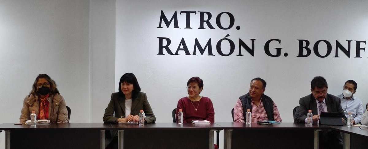 En representación del Secretario <a href="/natycastrejonv/">Naty Castrejón</a> y la Subsecretaria <a href="/Myrlen_Salas22/">@Myrlen_Salas</a>, <a href="/LeonDgeb/">Nancy León Vite (SEB)</a> asistió a la presentación de Convocatoria del Proceso para la Autorización de Cambio de CT o Permuta en Educación Básica 2023-2024, encabezada por la Subsecretaria <a href="/Xochitl_Hgo/">Planeación y Evaluacion Educativa</a>