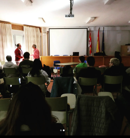 IES_Ribera's tweet photo. Hemos terminado la primera  del @esriberadecastilla RIBERA @CONECTA con un taller sobre técnicas de selección de personal a cargo del responsable de #recusoshumanos de la empresa @Cosmomedia
#ribereñosyribereñas
#elriberasemueve
#riberaconecta https://t.co/WsX4Vt1AWs