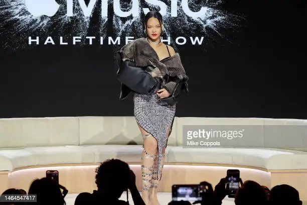phuckyourbadgal's tweet photo. This one might be my favorite #AppleMusicHalftime #PoseBitch https://t.co/8aDxVtsdL5