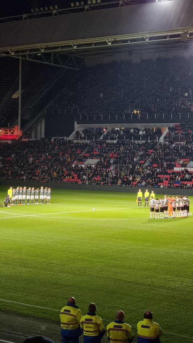 PSVEindhovenBR's tweet photo. 🙏🇹🇷🇸🇾
#psv #psvemm https://t.co/OnUYtTJftV