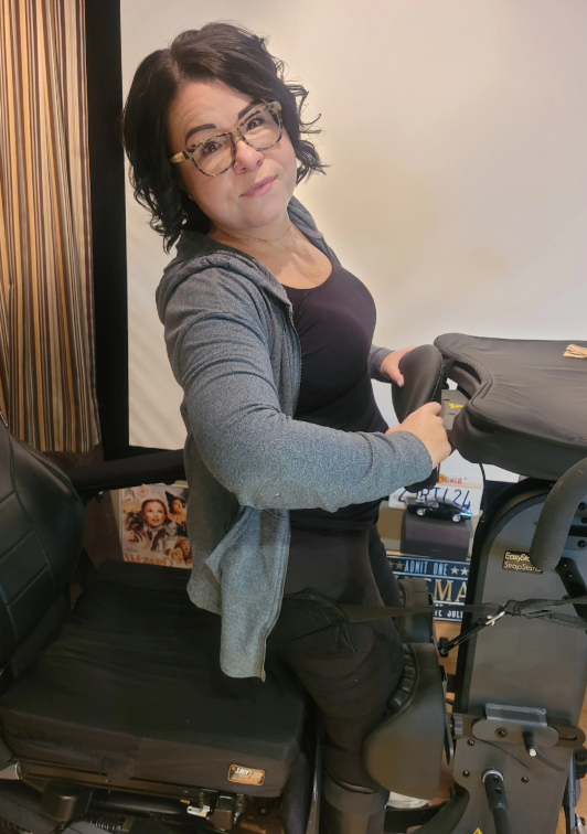 MD_Canada's tweet photo. "I have #SpinalMuscularAtrophy and I lost the ability to walk and stand independently at the age of 12. Never in my wildest dreams would I ever think that I would stand again, but thanks to @MD_Canada, I was able to purchase a #StandingFrame." - Desiree Parisien https://t.co/vWqRlBIssH