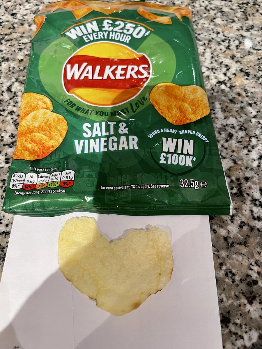 SRoughsedge1's tweet photo. @walkers_crisps #lovefromwalkers https://t.co/T1bDFwYxGk