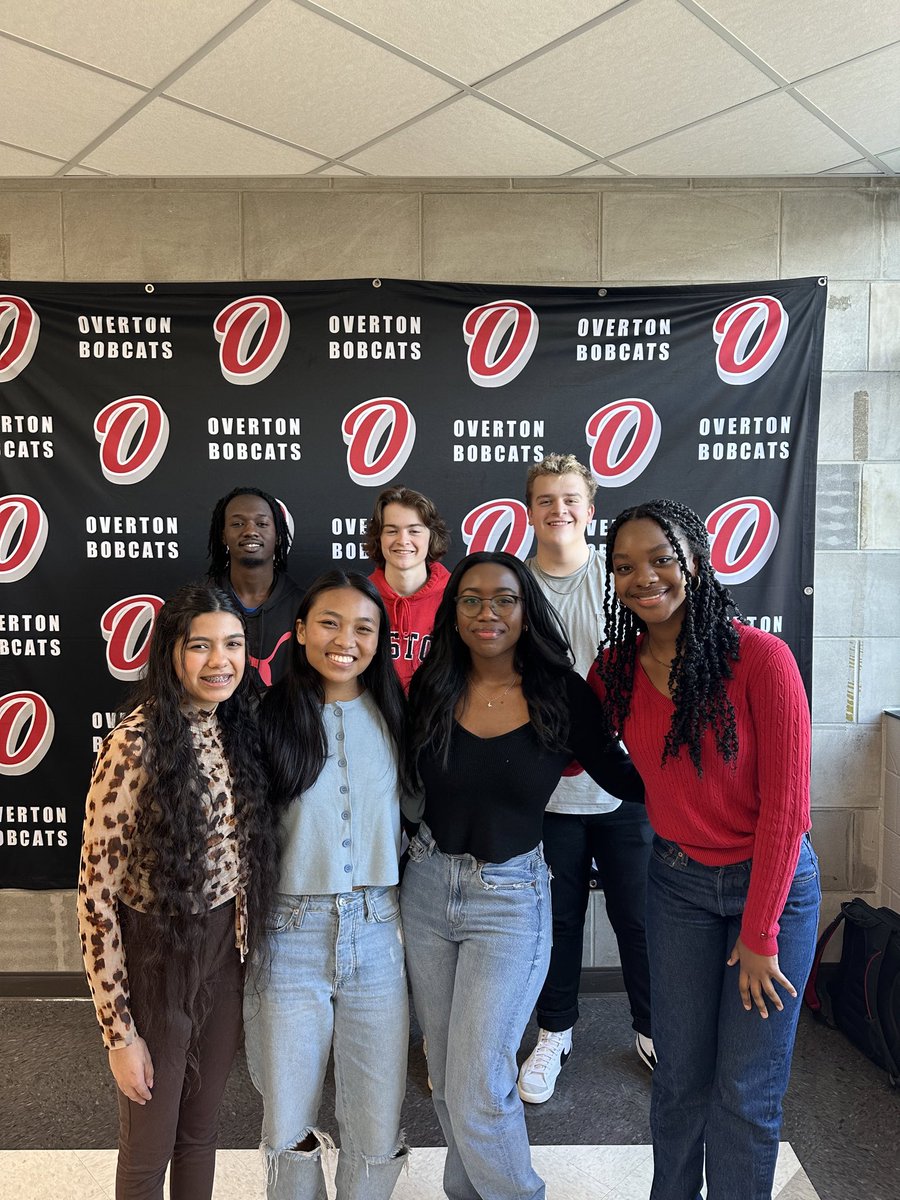 Congratulations to our 7️⃣ seniors that received the @BelmontUniv Bell Tower Scholarship! (Back row, L to R) Jeremiah Pascal, Jonathan Hill and Cameron Ellis (Front row, L to R) Jounir Awadalla, Khaw T Ning, Malaya Dandridge, Angela Nwozo Congratulations to our seniors!