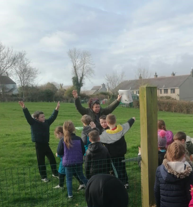 Gwionaled's tweet photo. Chwedlau lleol yw thema prosiect creadigol Ysgol Gynradd Penysarn ! Dychymyg, chwilfrydedd a chwarae!! Prosiect hyfryd. @LeisaMererid @elengwilym #dysgucreadigol @Celf_Cymru https://t.co/sNdD1PbXRv