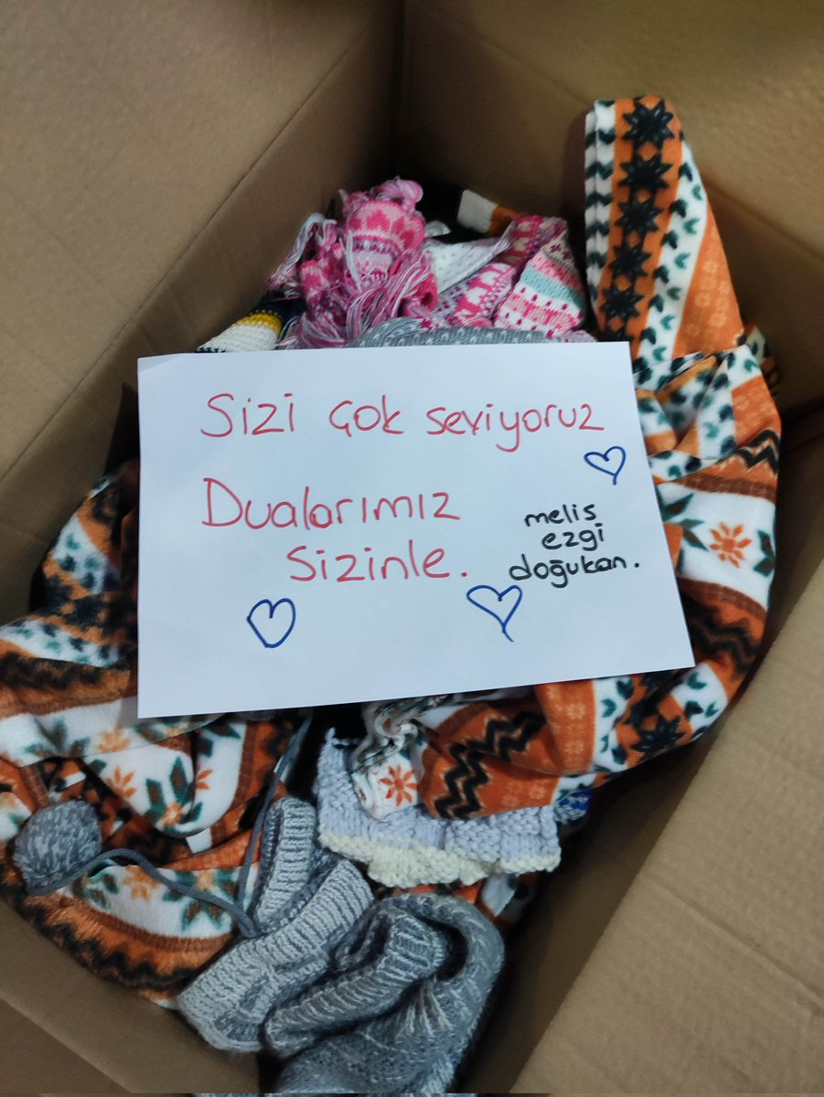 Ankara Barosu olarak var gücümüzle deprem bölgesine yardım göndermeye devam ediyoruz. Yoğun destekleriniz ve çalışmamızla bugün bir tırımızı daha afet bölgesine gönderdik.

Fakat bugün düne nispeten yardımlarda azalma var. Lütfen imkanlarımız ölçüsünde yardımlarımızı arttıralım!!