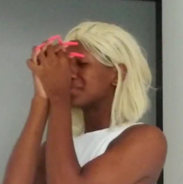 GCasttelo's tweet photo. a Rihanna colocando run this town na propaganda então o insider tá certo enquanto a setlist, ela vindo só com as antigas https://t.co/dPTe3iToTP